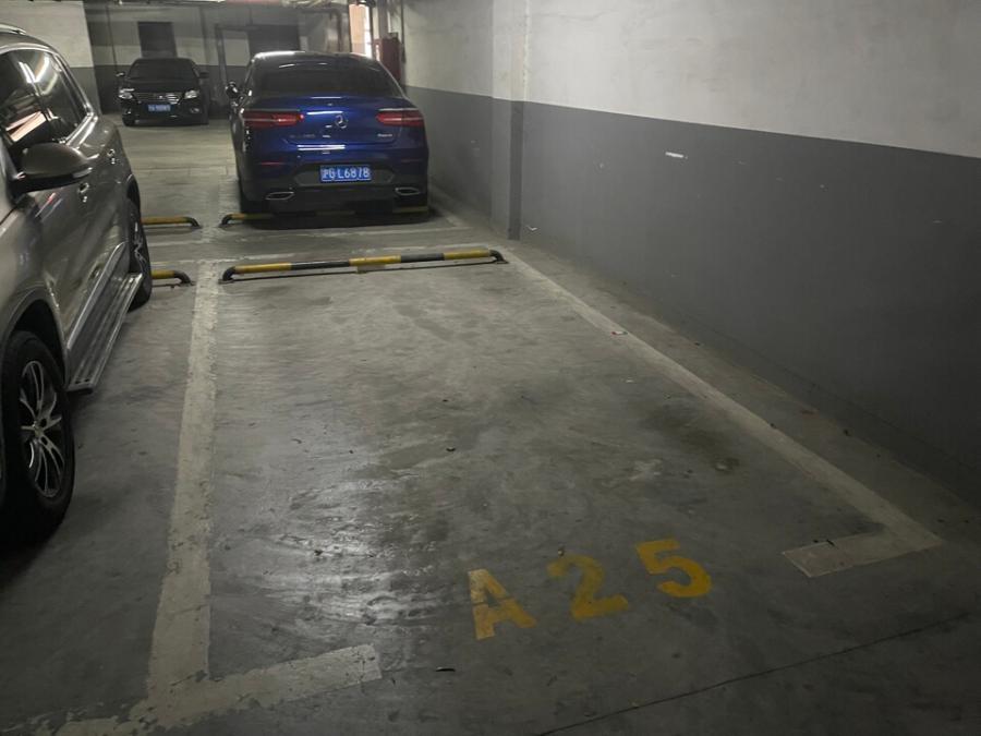 上海市徐汇区宜德苑沿街商铺83栋1F及地下1F车位 