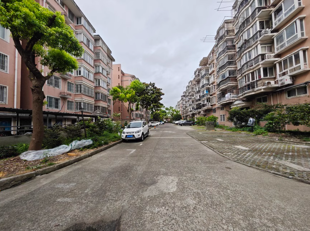 上海市金山区飞虹北村71栋2F 