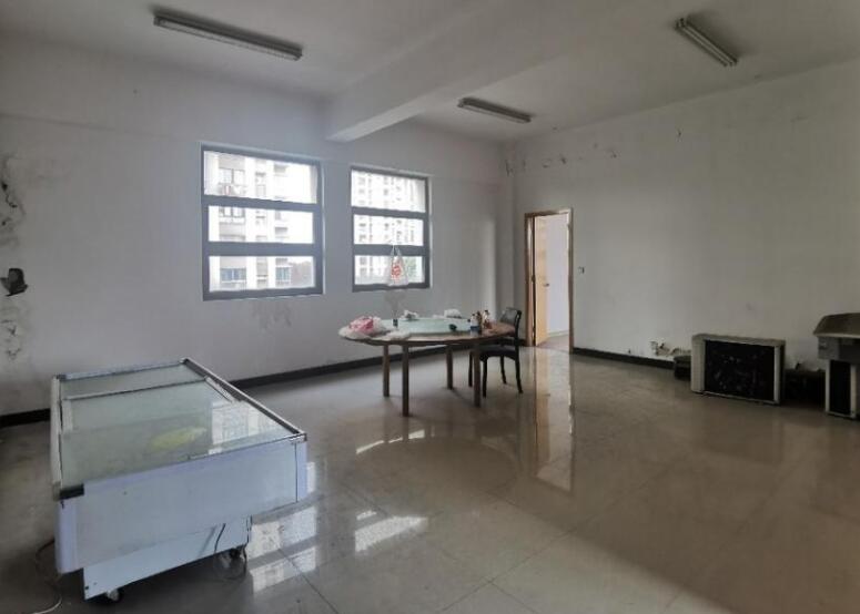 上海市金山区御景龙庭792栋3F 