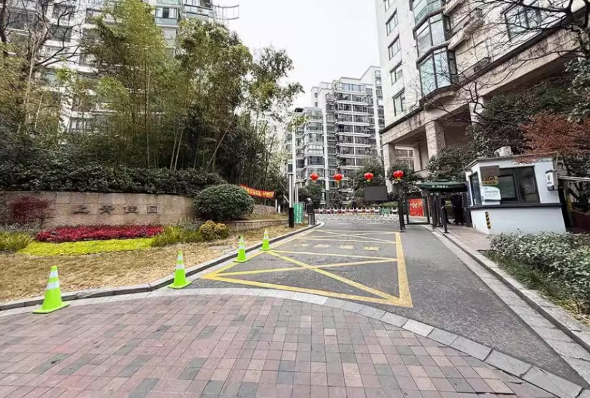 上海市普陀区上青佳园21栋1F 