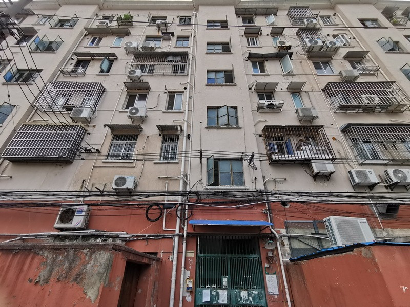 上海市闵行区汽轮小区147栋2F 