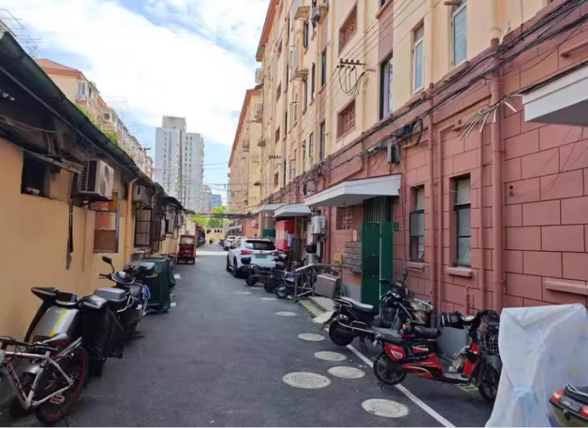 上海市浦东新区凌二小区1栋5F 