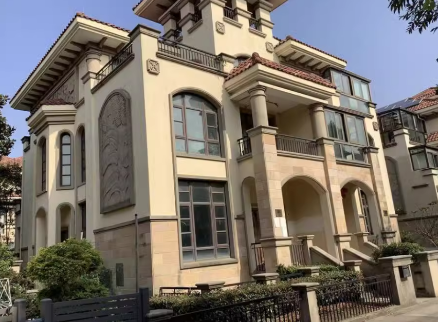 上海市金山区现代御墅山阳镇51栋1-3F 