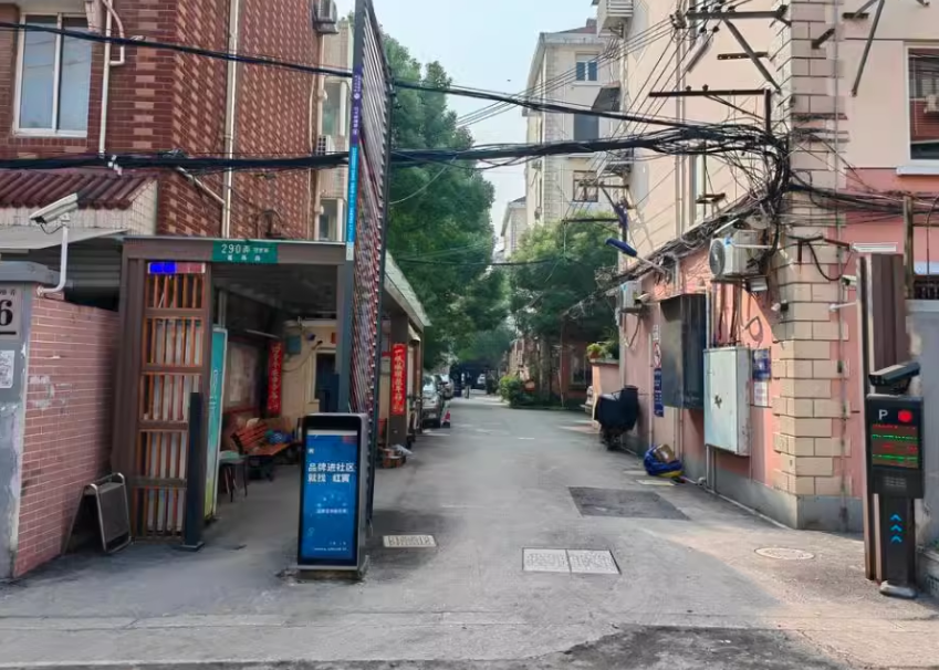 上海市长宁区长发花园8栋1F 