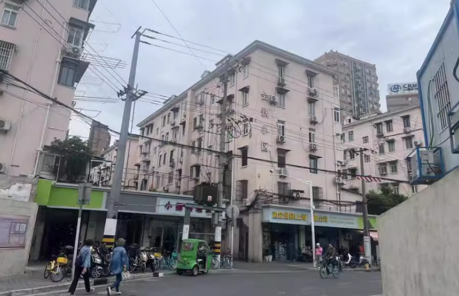 上海市静安区会铁小区9栋5F 