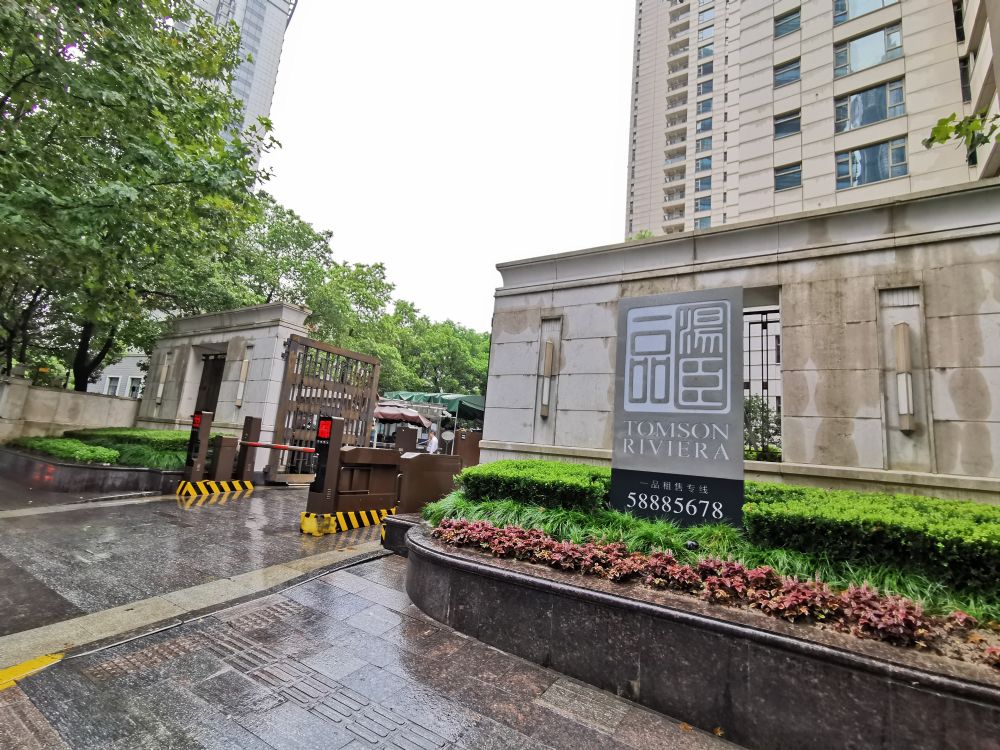 上海市浦东新区汤臣一品3栋38F及仓库内物资等 