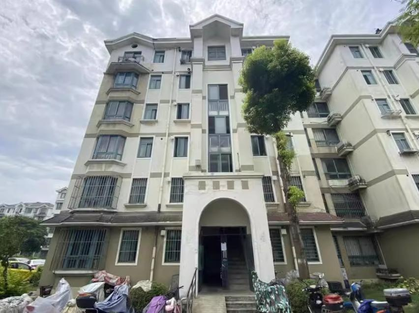 上海市嘉定区叶城三街坊77栋1F 