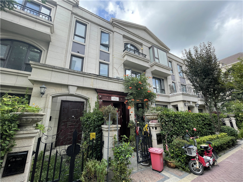 上海市嘉定区恒荣府邸390栋1-3F 