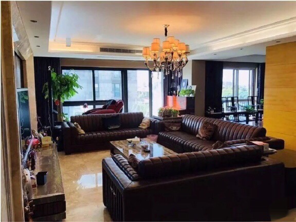 上海市长宁区龙柏花苑2419栋7F及地下车位 