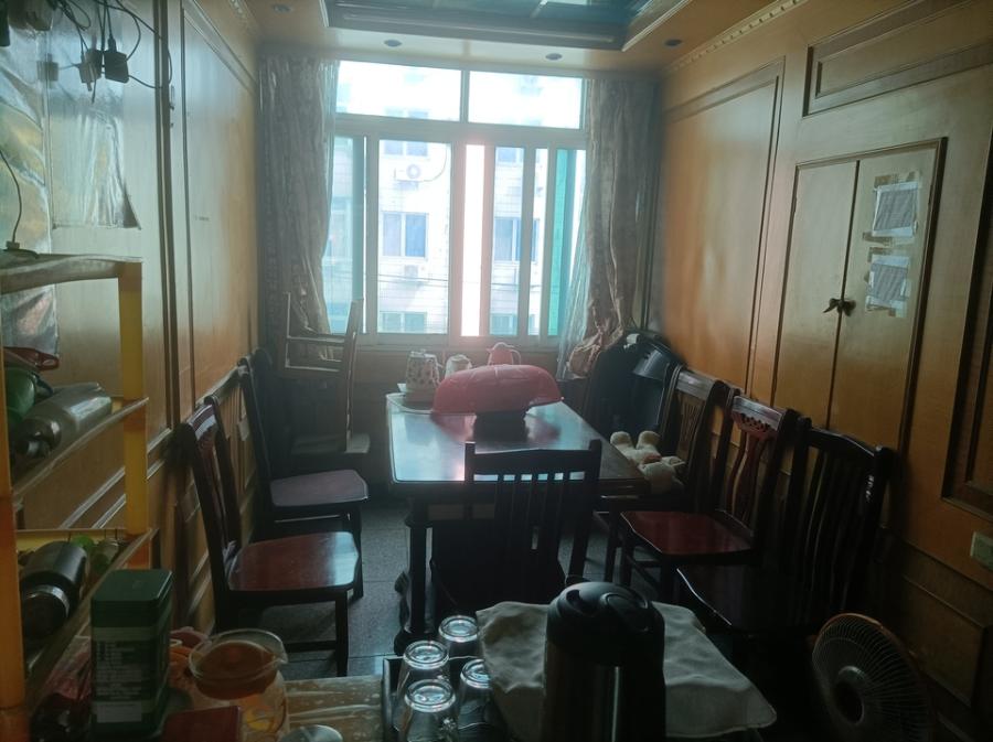 上海市金山区景乐南一村65栋3F 