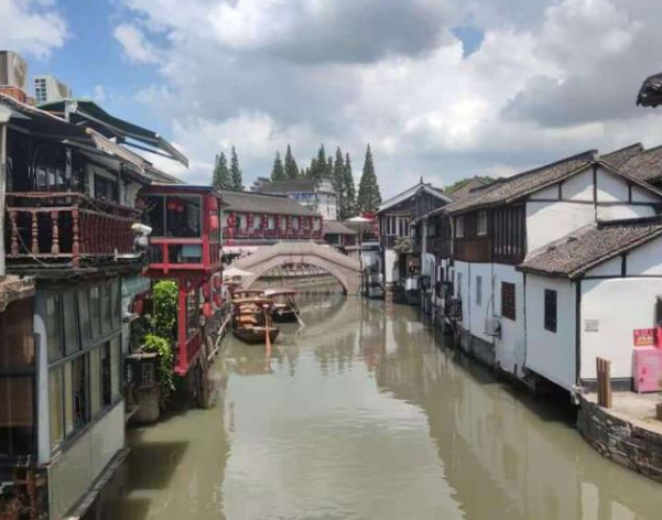 上海市青浦区美周路101弄小区朱家角镇12栋 