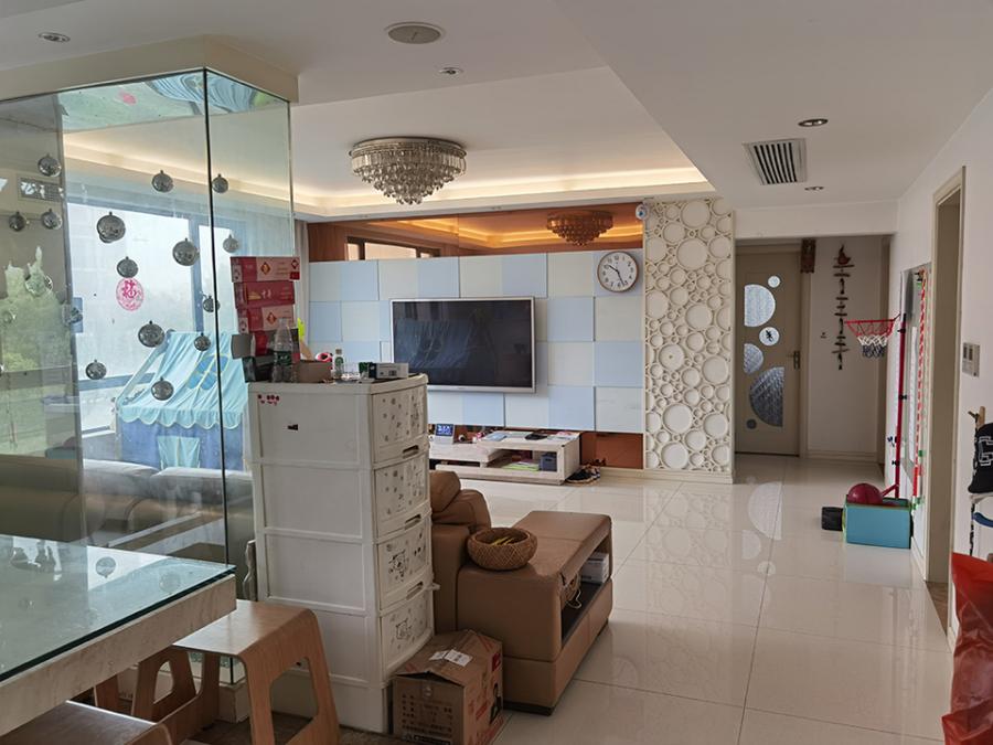 上海市宝山区三花现代城丹桂苑8栋4F 