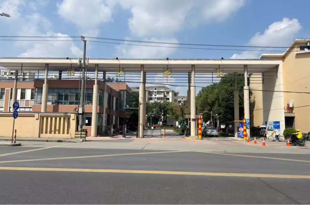 上海市松江区润江花苑119栋2F 