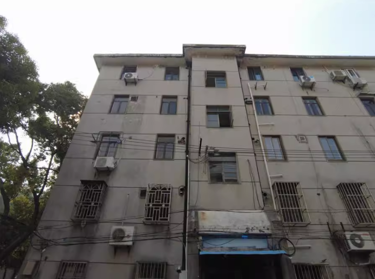 上海市崇明区观潮新村44栋4F 