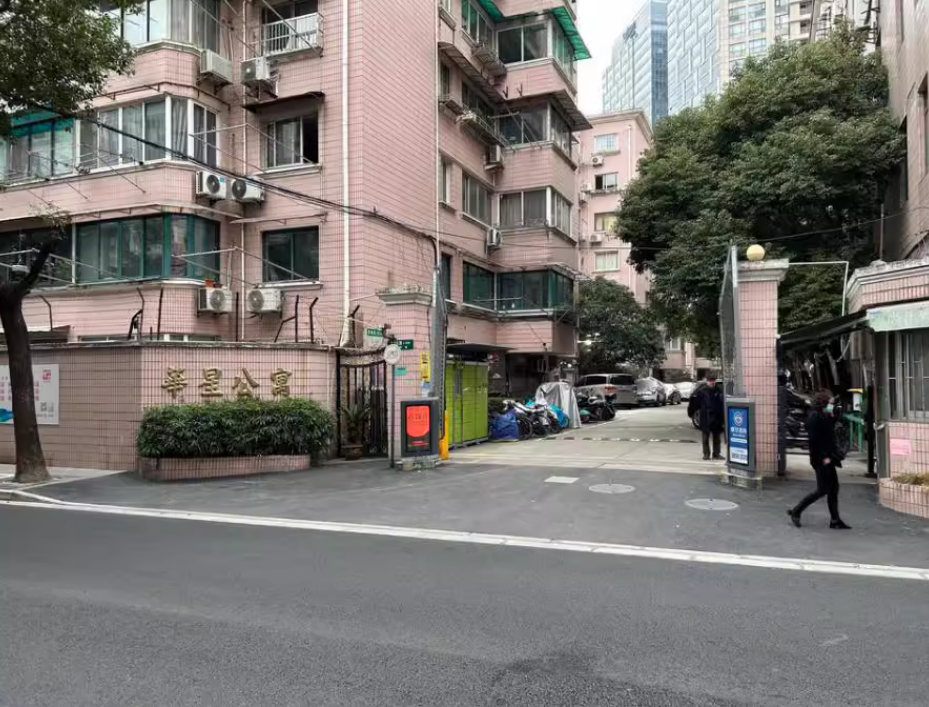 上海市虹口区华星公寓2栋3F 