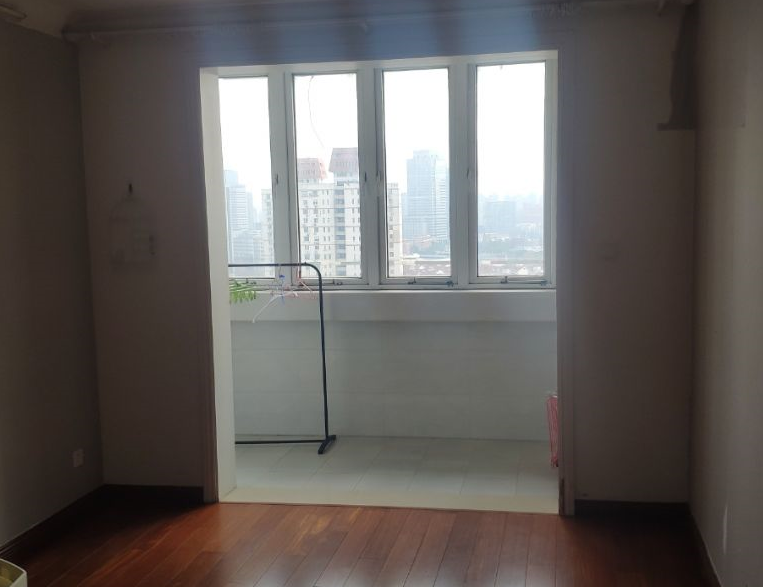 上海市长宁区水霞小区9栋22F 