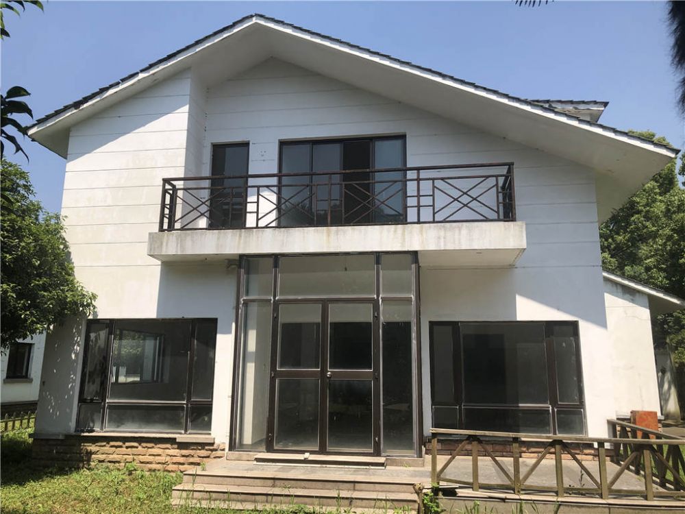 上海市青浦区楠林水岸33栋 