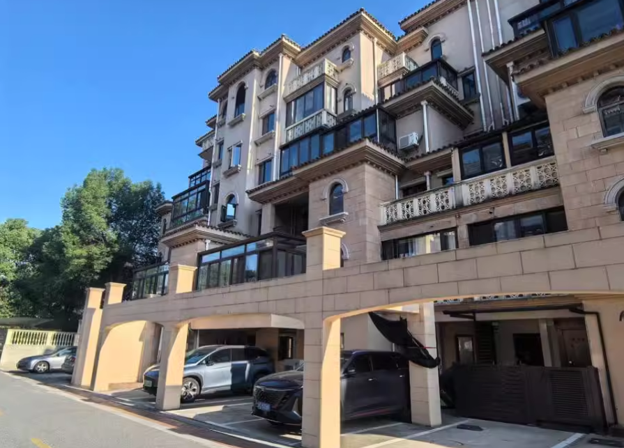 上海市金山区紫迪兰庭（西区）6栋4F 