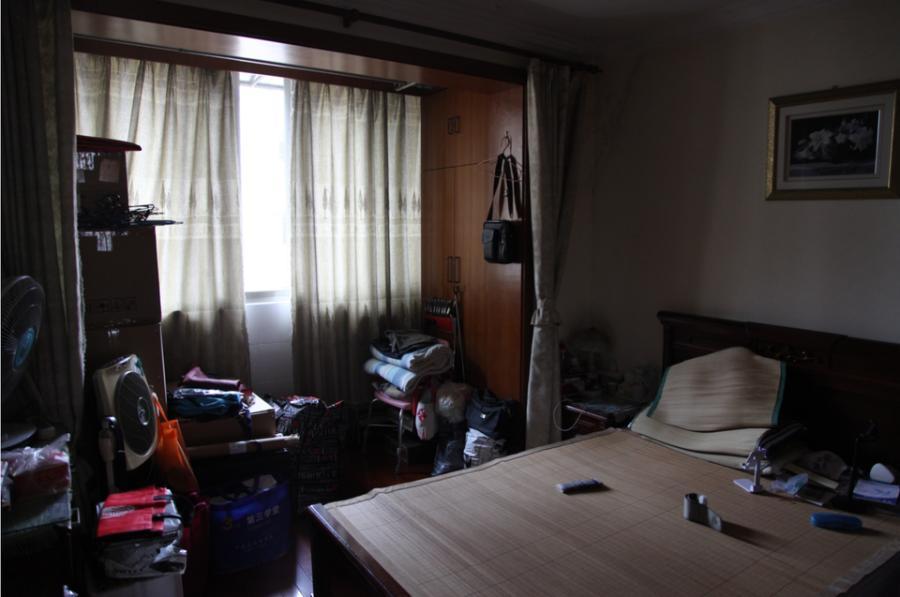 上海市长宁区新泾三村32栋5F 