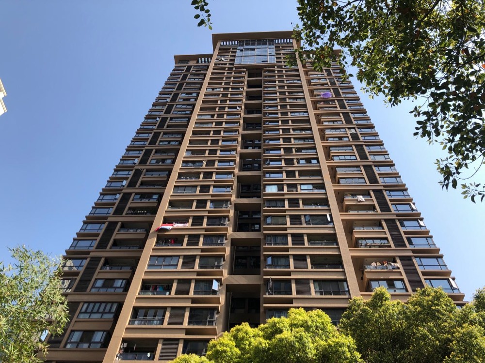 上海市虹口区瑞虹新城三期2栋8F及地下1F车位 