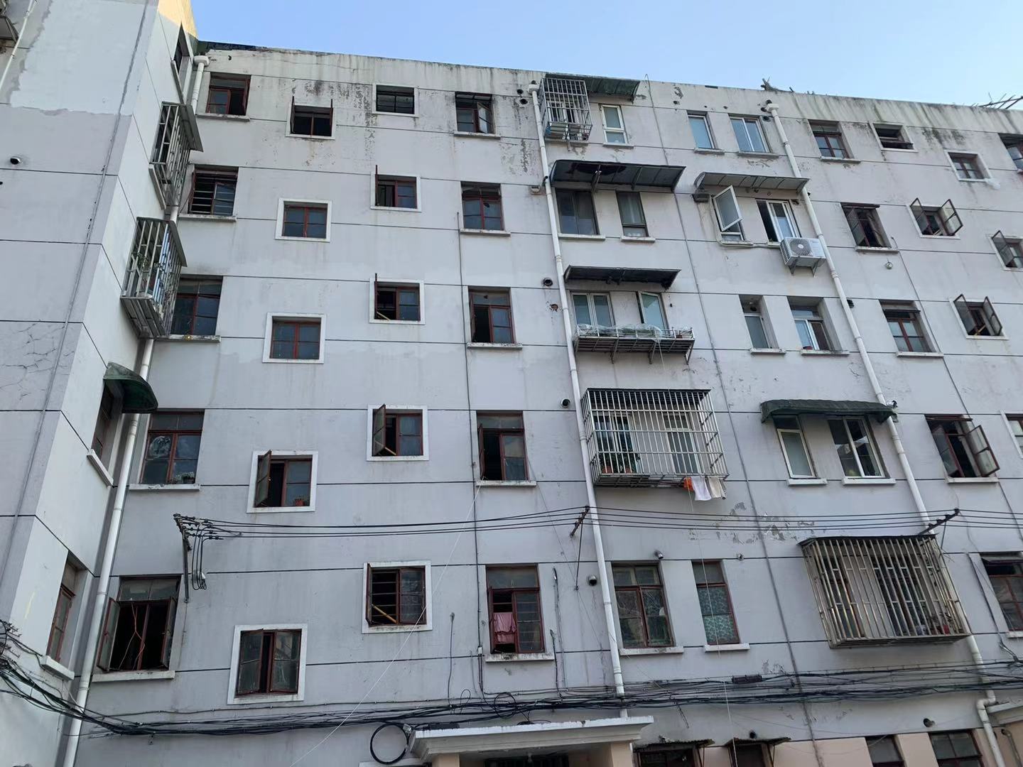 上海市宝山区泗塘四村42栋6F 