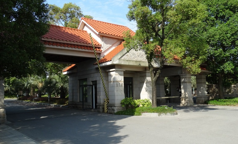 上海市奉贤区棕榈滩高尔夫别墅298栋 