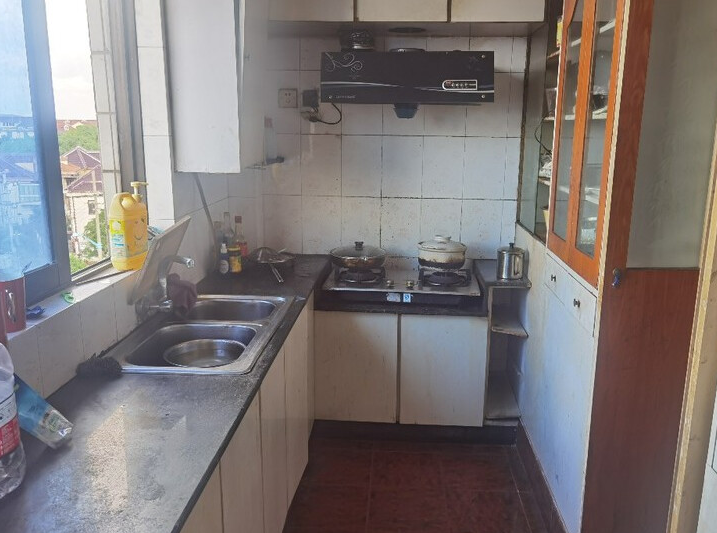 上海市奉贤区水闸路14弄小区36栋5F 