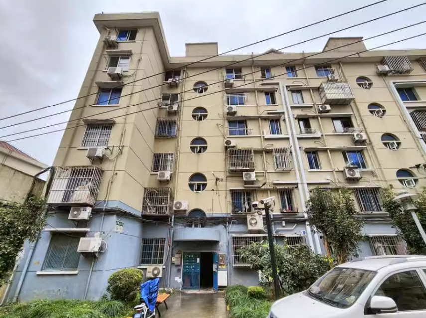 上海市浦东新区杨镇新村1栋5F 