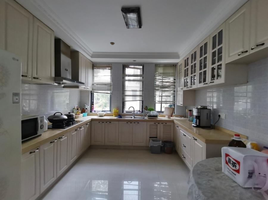 上海市松江区名仕豪庭 