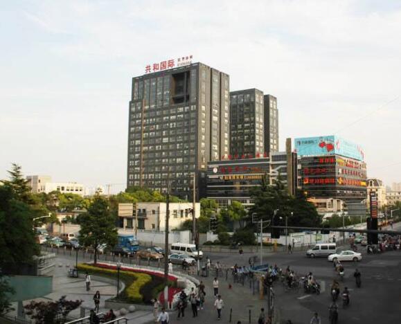 上海市静安区共和国际商务广场3699栋3F 