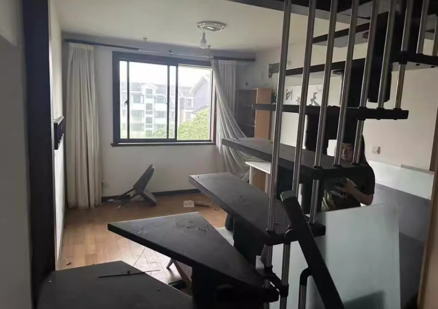 上海市闵行区江南星城79栋6F及室内装修和家具家电 