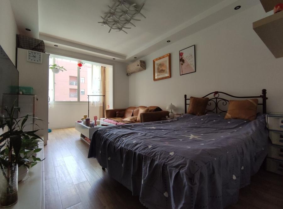 上海市黄浦区铁道小区682栋4F 