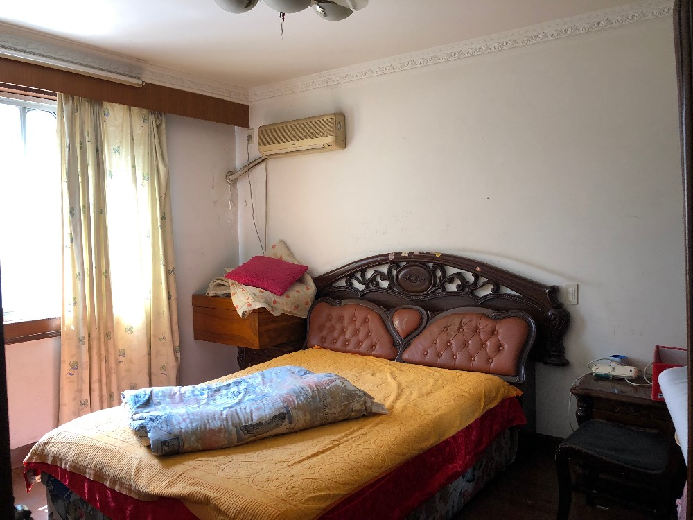 上海市松江区荣乐三村115栋1F 