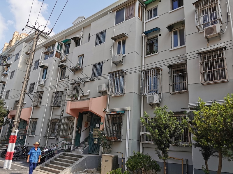 上海市静安区241弄小区51栋4F 