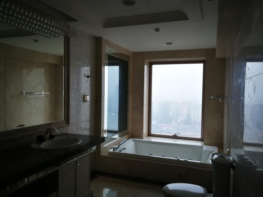 上海市浦东新区世茂滨江花园7栋45F及地下车库 