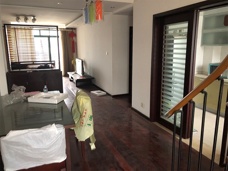 上海市嘉定区新城枫景71栋5F 