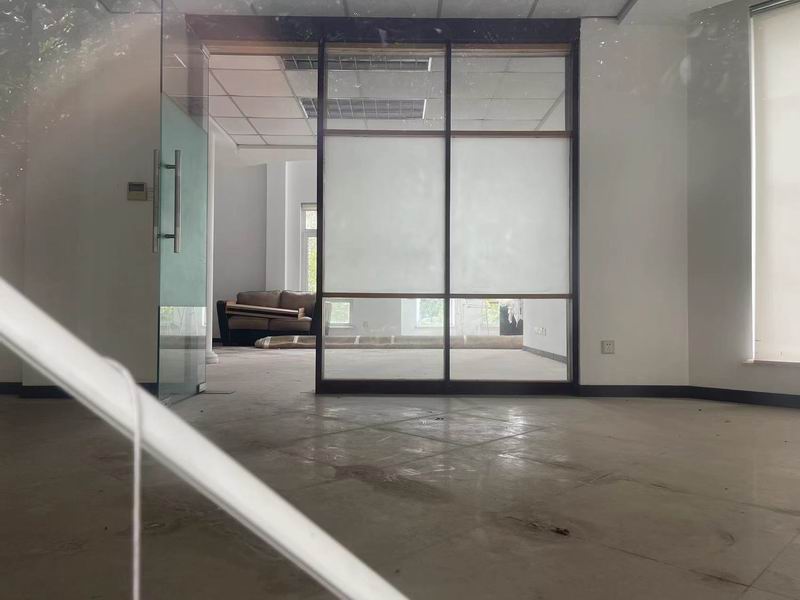 上海市浦东新区锦三角花园16栋全幢及地下层 