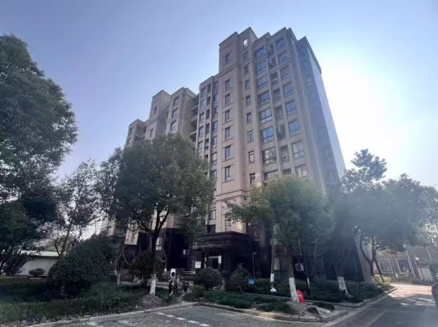 上海市金山区东林豪庭25栋5F 