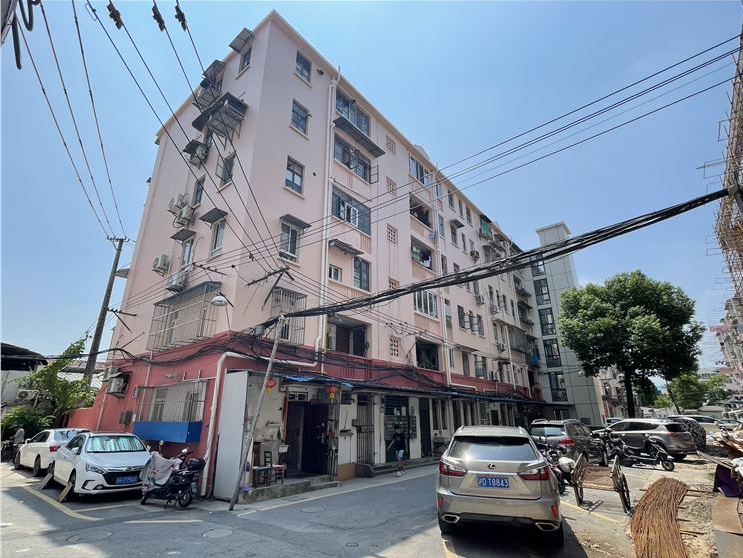 上海市杨浦区控江路121弄小区54栋1F 