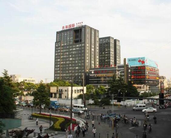 上海市静安区共和国际商务广场3699栋14F 