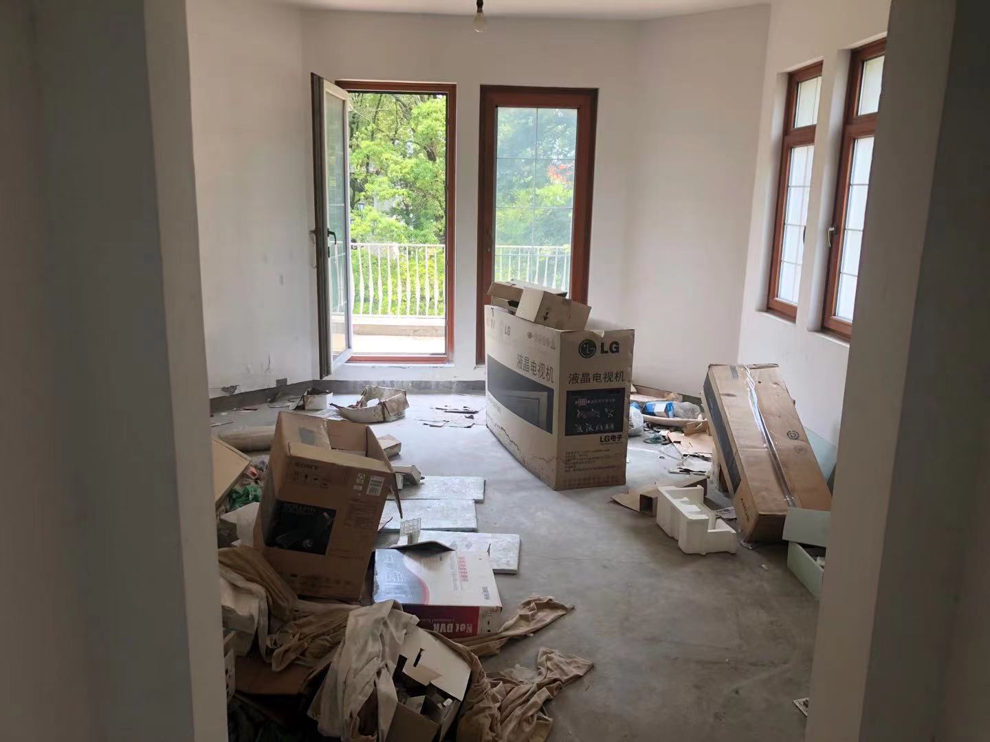 上海市闵行区西郊庄园2区101栋 