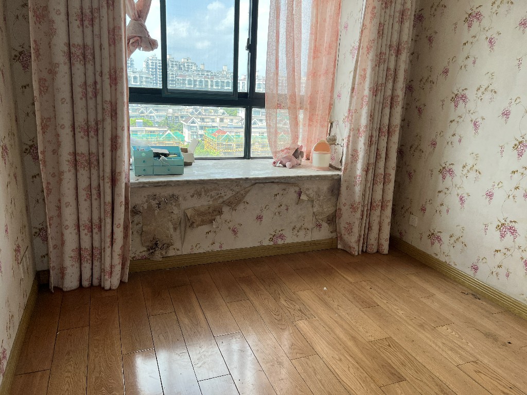 上海市金山区棕榈湾花园53栋10F 