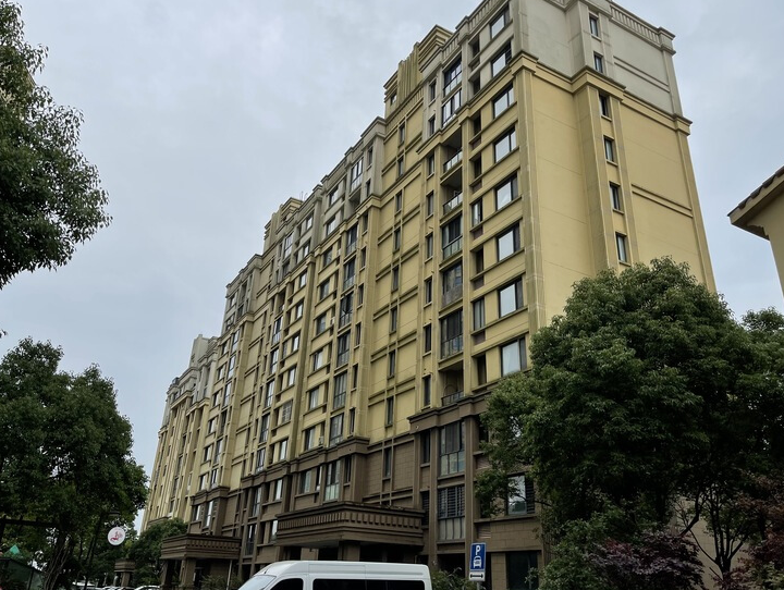 上海市奉贤区景源名墅2栋21F 