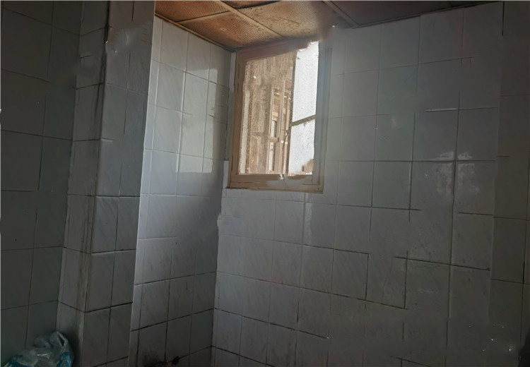 上海市宝山区宝山三村78栋3F 