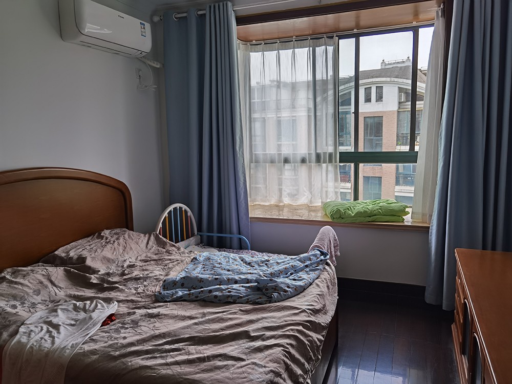 上海市金山区棕榈湾花园4栋6F 