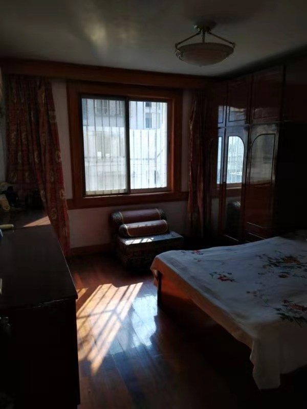 上海市普陀区香泉小区82栋4F 