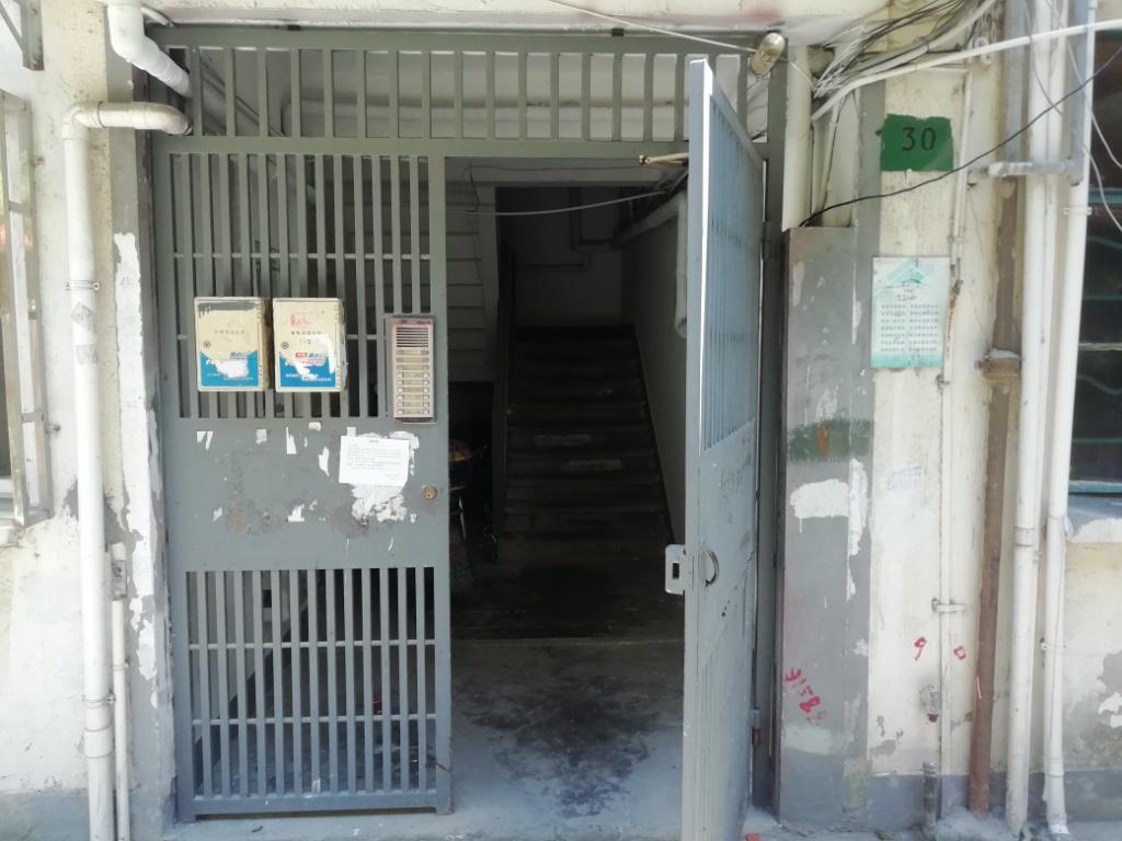 上海市奉贤区体育场路30号小区30栋2F 