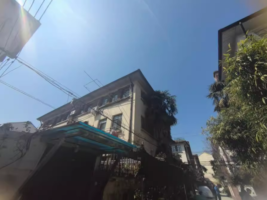 上海市静安区裕华新村7栋3F东边房 