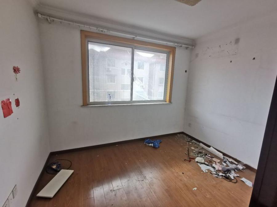 上海市宝山区乐业五村31栋5F 