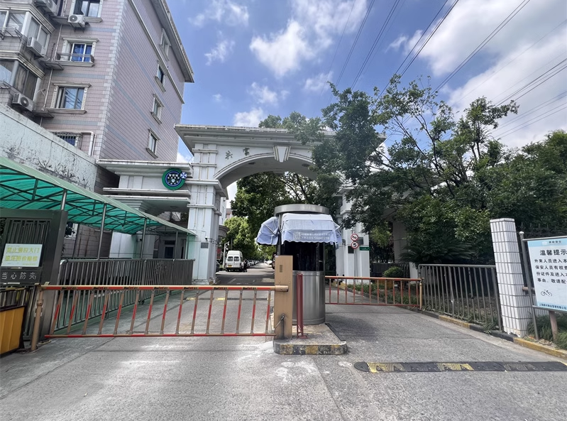 上海市宝山区共富四村1栋2F 